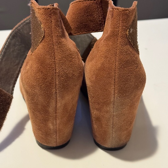 Tesori Suede Wedge 7.5 - Picture 6 of 10